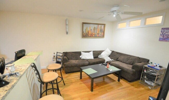 Building Photo - 60 Egmont St