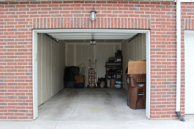 Building Photo - Reduced price