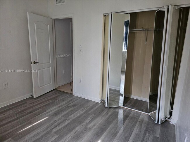 Foto del edificio - 21417 NW 13th Ct