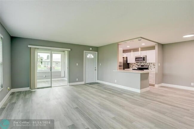 Building Photo - 185 N High Point
