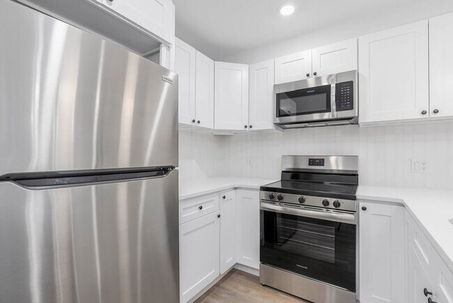 Photo - 2057 E Rush St Apartment