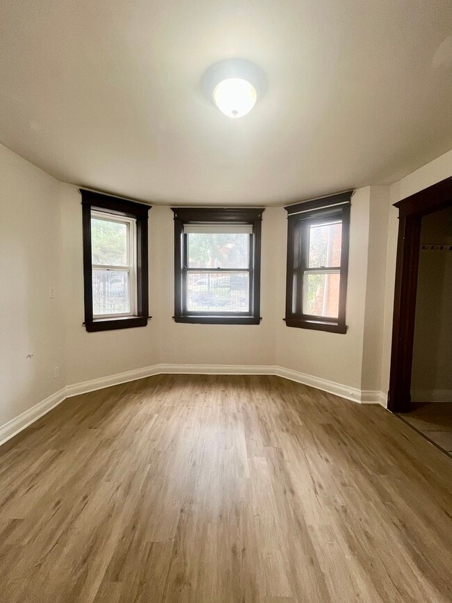 Building Photo - 2421 S Drake Ave