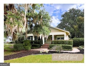 Building Photo - 208 Bartlett St