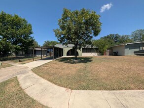 Building Photo - 6807 Blue Lake Dr