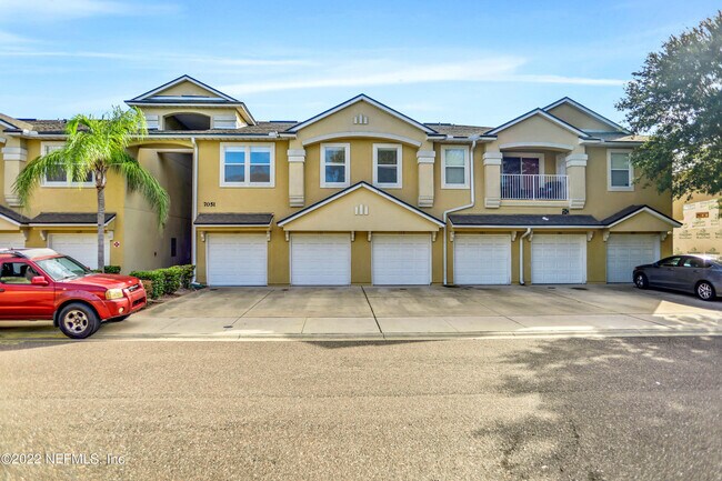 Foto del edificio - 7051 DEER LODGE Cir