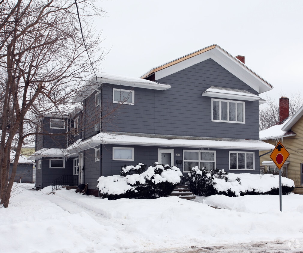 Building Photo - 211 W Franklin St