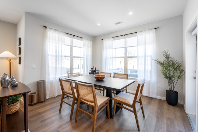 Finish Package I Dining area - Avalon Parker