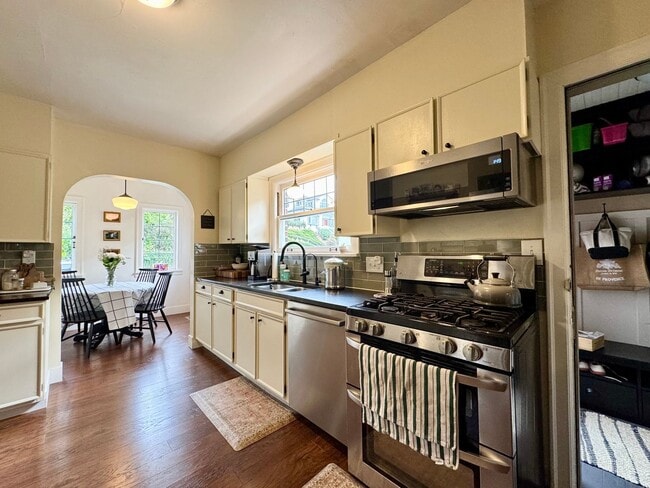 Building Photo - Admiral District~West Seattle Home