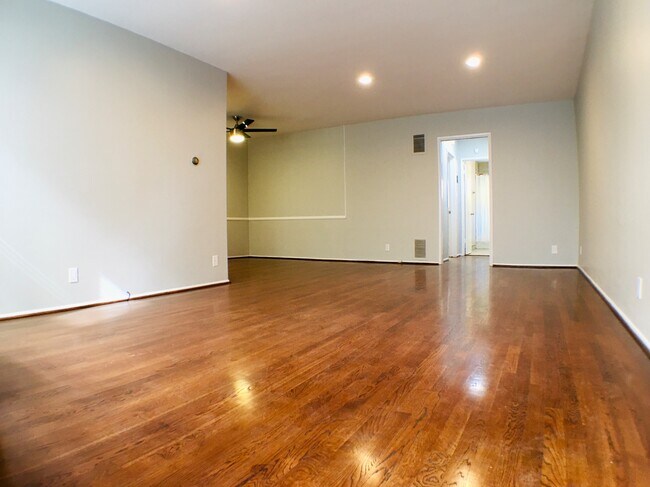 Hello! - 1020 N Edinburgh Ave