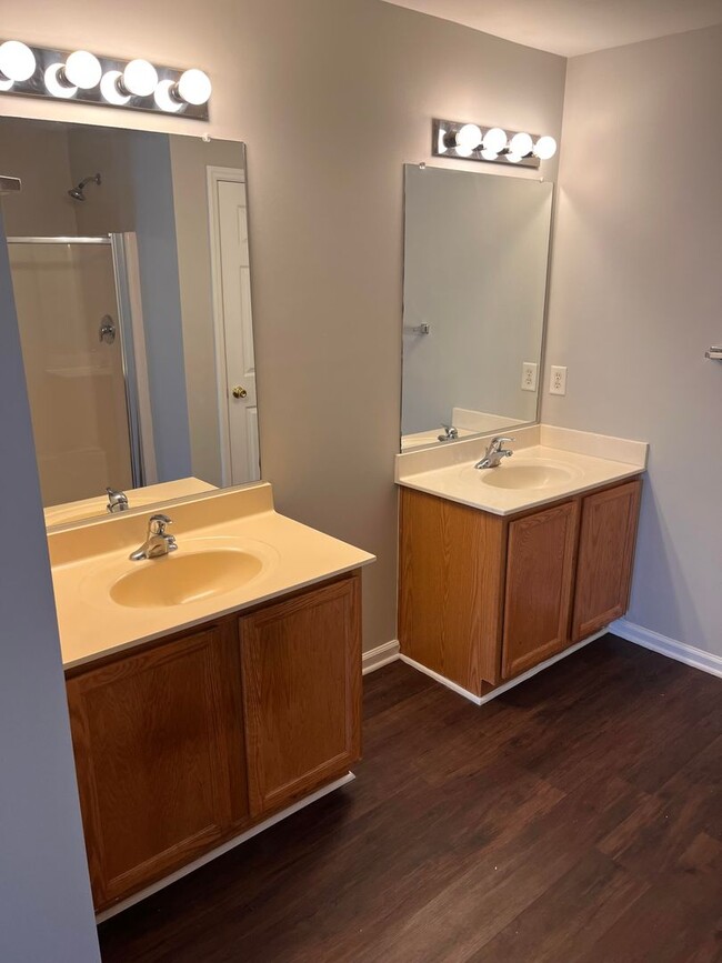 Building Photo - Spacious 3 Bedroom Home in Raleigh!