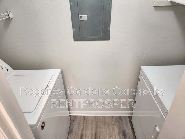 Foto del edificio - 5533 Chrishire Way