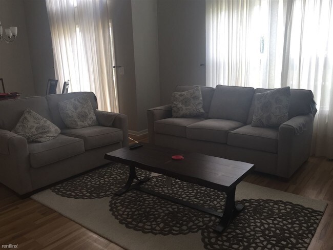 Foto del edificio - 7916 Cottonwood Ln