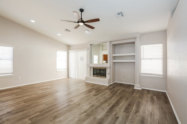 Foto del edificio - 5028 Monte Del Sol Ln