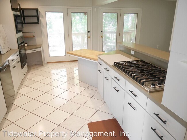 Foto del edificio - 5 br, 4.5 bath House - 11049 Swansfield Rd