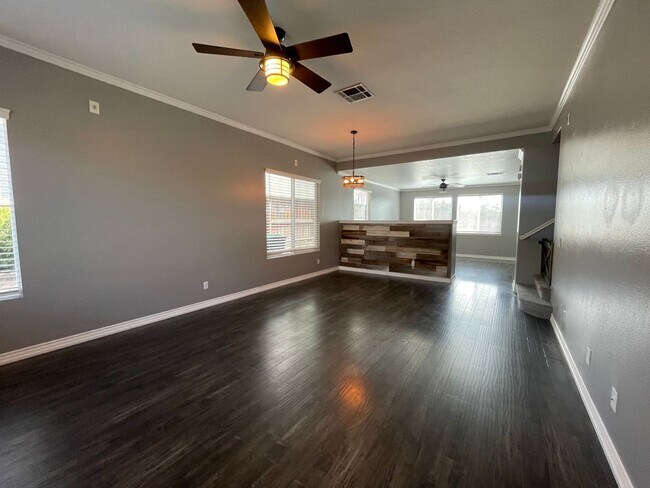Building Photo - Gorgeous 5 Bedroom Pool Home in Murrieta!