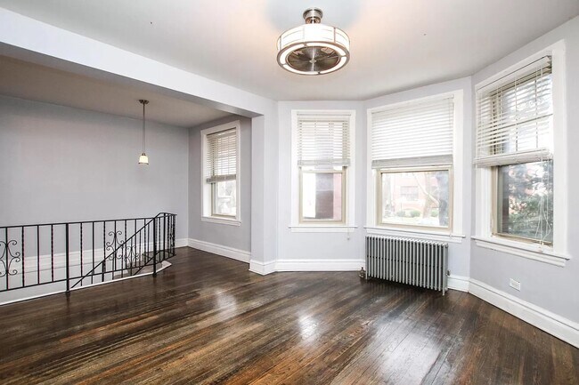 Foto del edificio - 5922 N Magnolia Ave