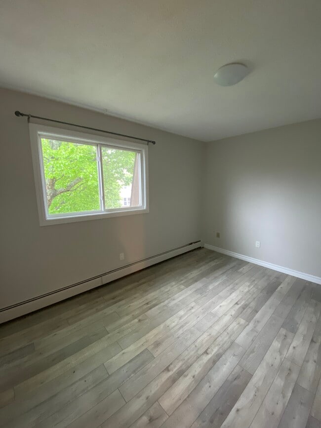 Building Photo - 7 Rufus Ave