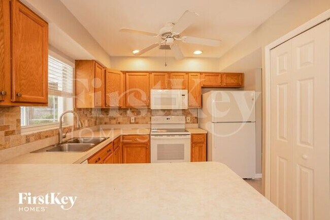 Building Photo - 2275 Vedado St