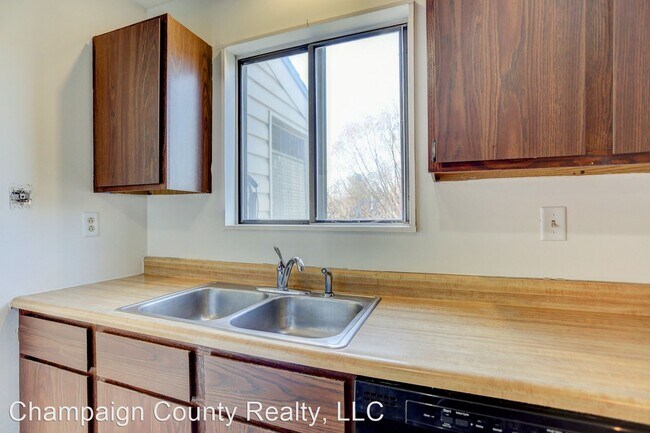 Building Photo - 2 br, 1 bath House - 2003-F S. Mattis Ave.