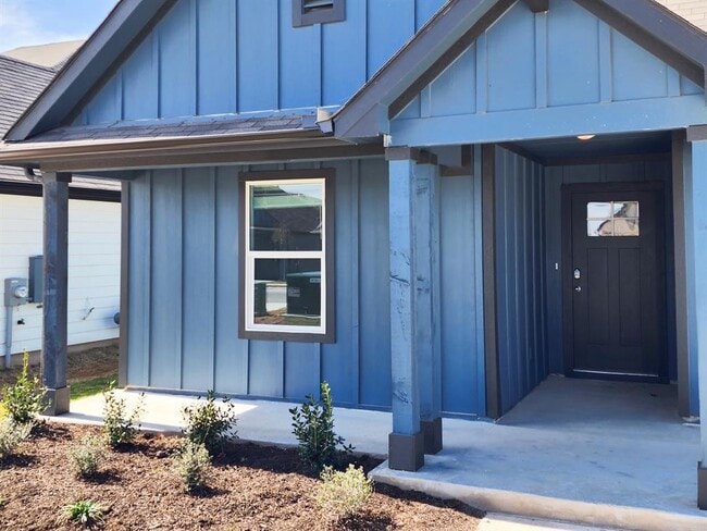 Building Photo - 120 Sweetwater Crk Ln