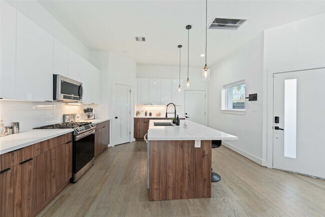 Foto del edificio - 3034 Gray St