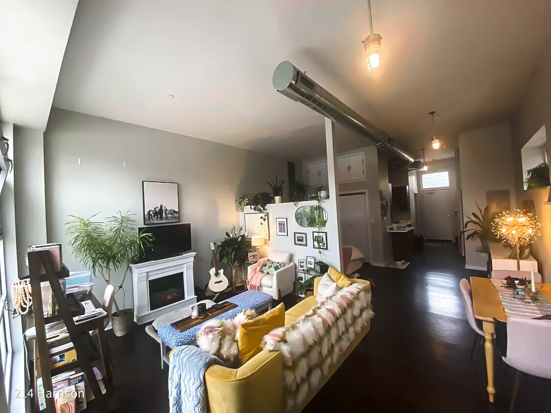 Primary Photo - 214 Harrison St