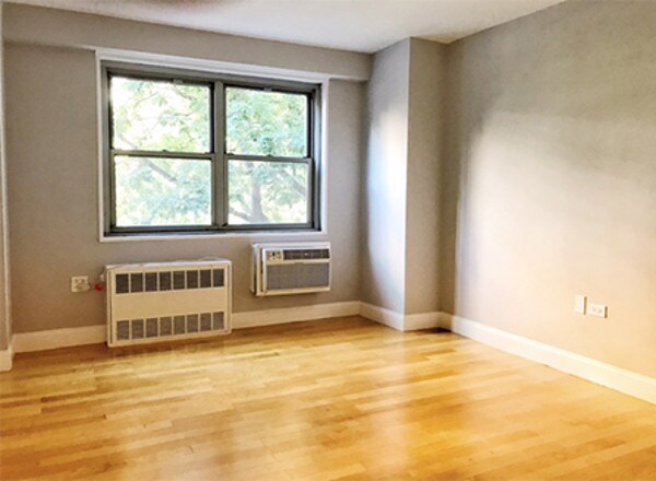 Primary Photo - 70 W 96th St
