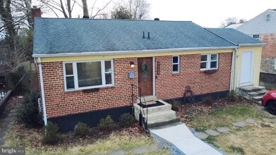 Building Photo - 4402 Ives St