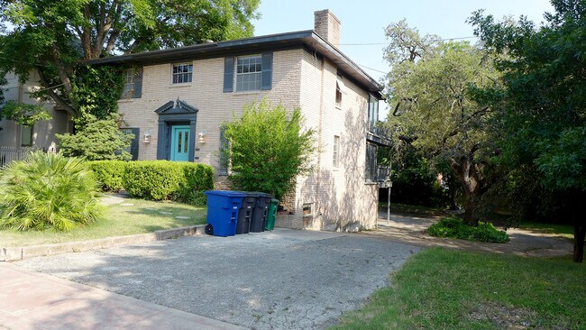 Foto del edificio - 310 West Mistletoe Avenue