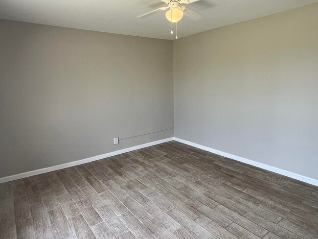 Building Photo - 486 Metz Dr