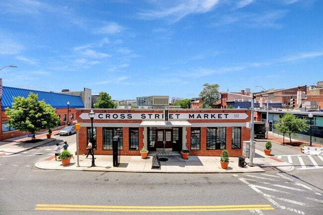 Building Photo - 1103 Light St