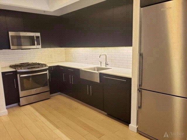 Building Photo - 535 W 43rd St