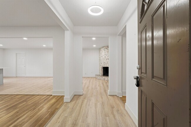 Foto del edificio - 1219 Wisterwood Dr