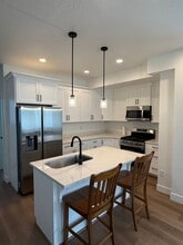 Building Photo - 140 E Abbeville Ct