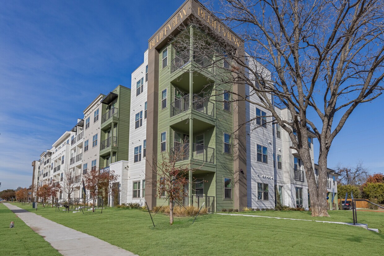 Bluffview Apartments - 9501 El Centro Dr Dallas, TX 75220