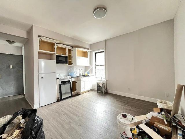 Building Photo - 3 bedroom in Brooklyn NY 11233