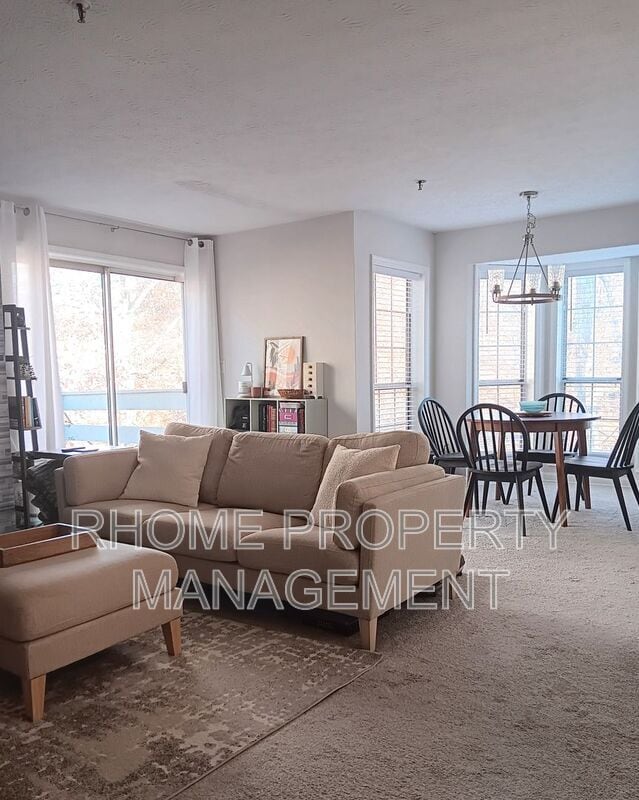 Building Photo - 1407 Riverview Dr