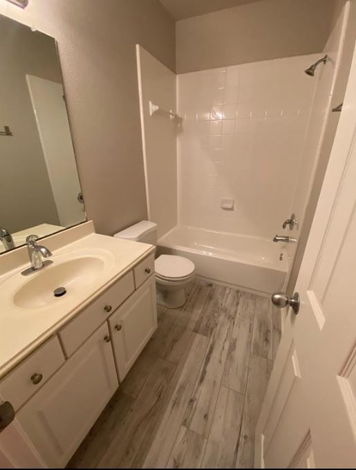 Foto del edificio - 828 Sterling Creek Cir