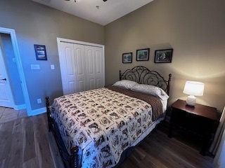 Condo bedroom - 426 Waterside Cir