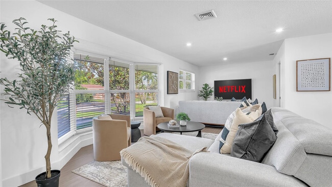 Foto del edificio - 2201 N 50th Ave