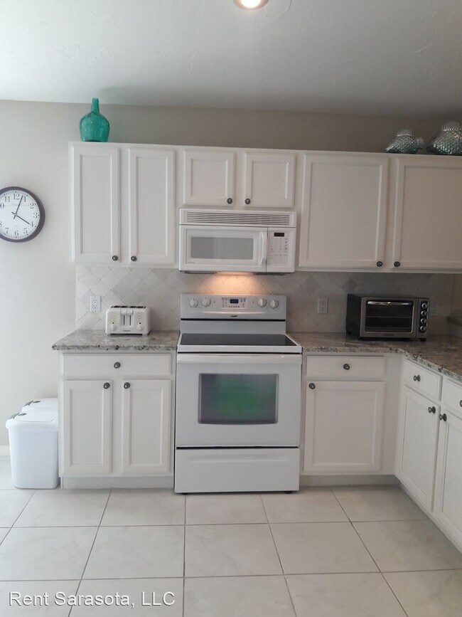 Building Photo - 3 br, 2 bath House - 3399 Yonge Ave. #47