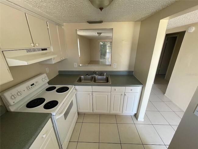 Building Photo - 4128-4126 Shoreline Dr