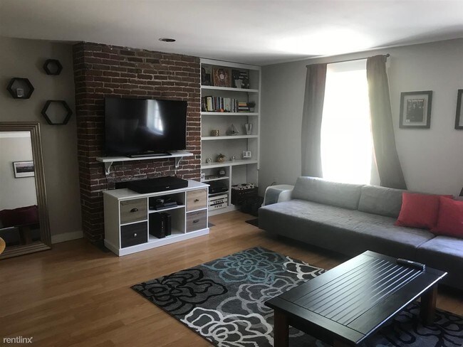 Building Photo - 1 br, 1 bath  - 139 West Merrimack St