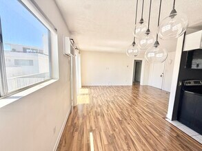 Building Photo - 960 Larrabee St
