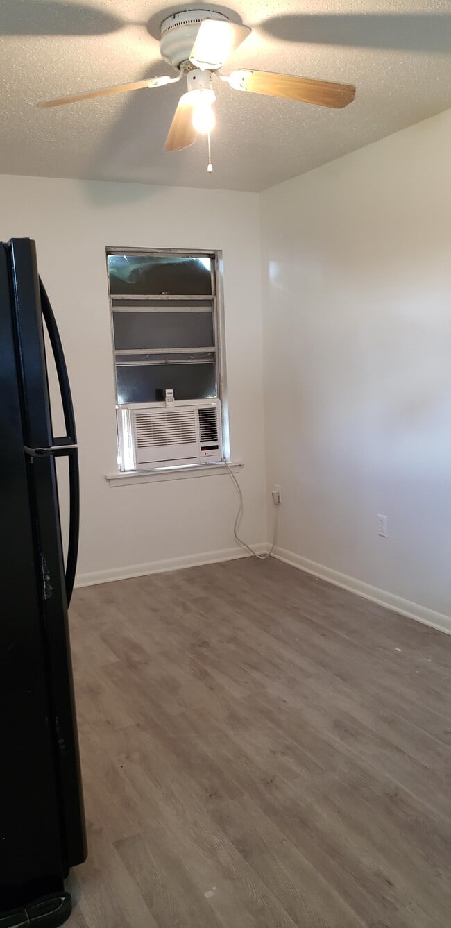 Dining Area - 1009 West St