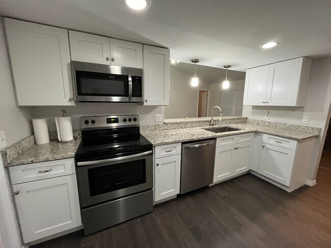 Building Photo - Alafaya Woods 3 bed, 2 bath, A rated Semin...