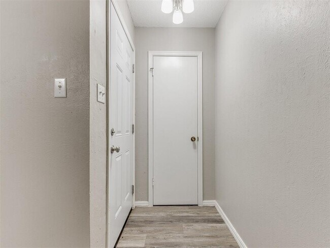 Foto del edificio - 339 Rosewood Dr