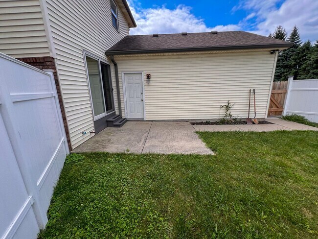 Building Photo - 325 Wrexham Ln