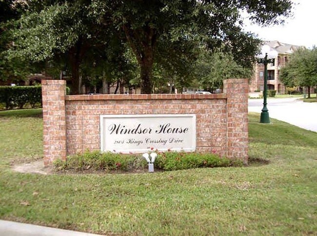 Building Photo - 2803 Kings Crossing Dr