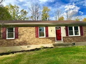 Building Photo - 220 Highwood Dr